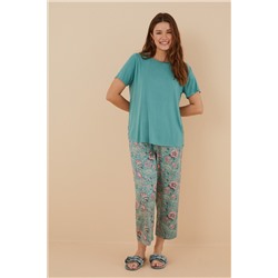 Pijama verde manga corta pantalón Capri flores viscosa satén